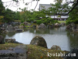 二条城二の丸庭園から二の丸御殿